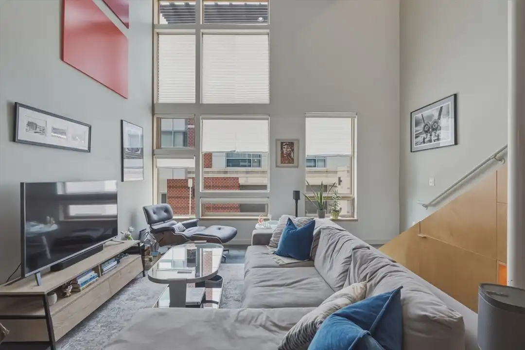 50 Athens St unit 2 – pohled 2