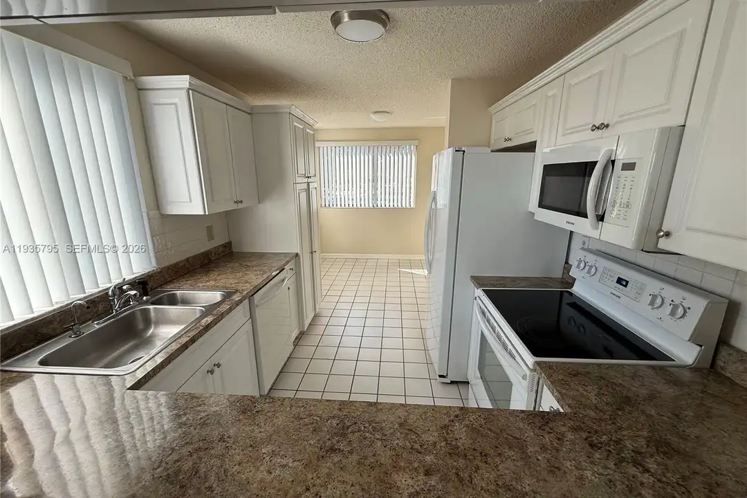 10426 E Clairmont Cir unit 212 - View 6