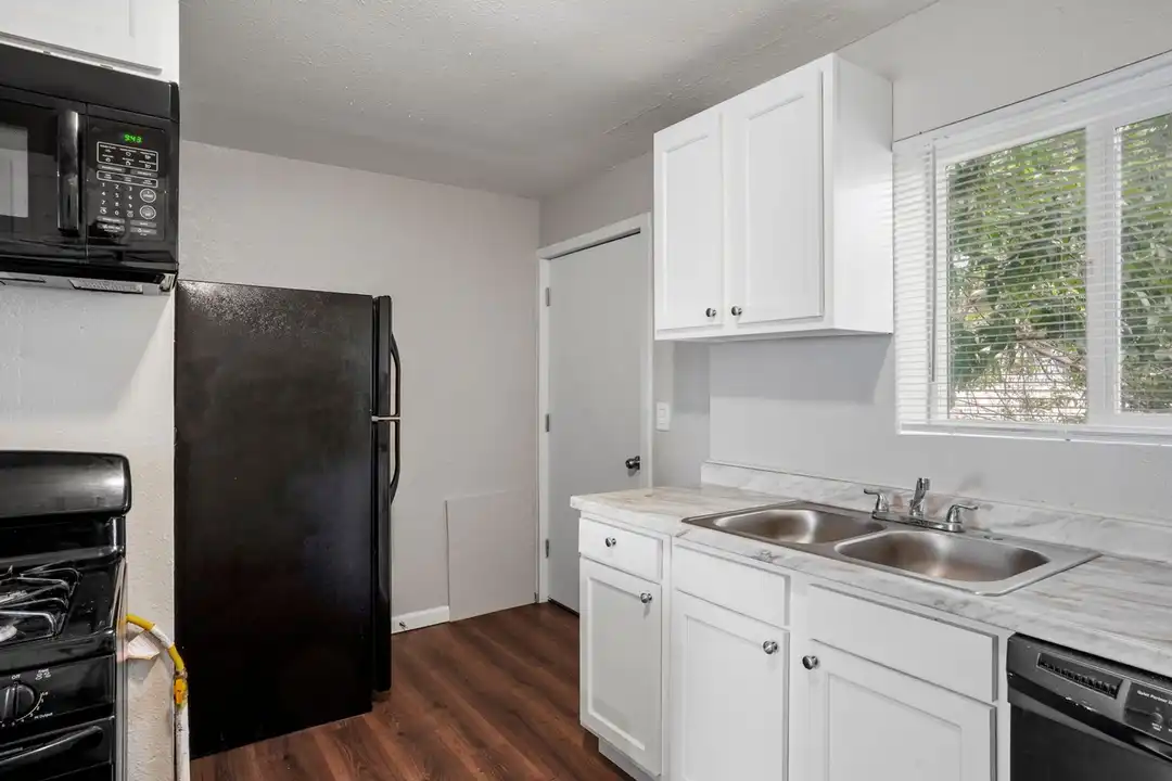 982 S Sheridan Blvd – pohled 4