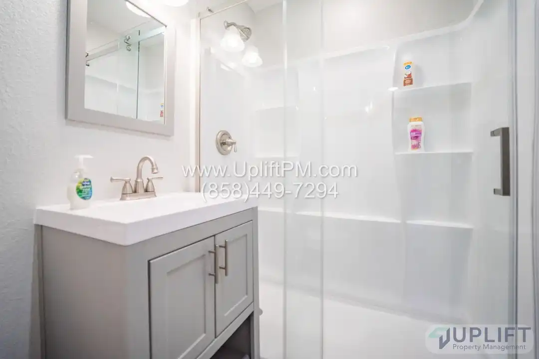 Apartment in San Diego - View 5