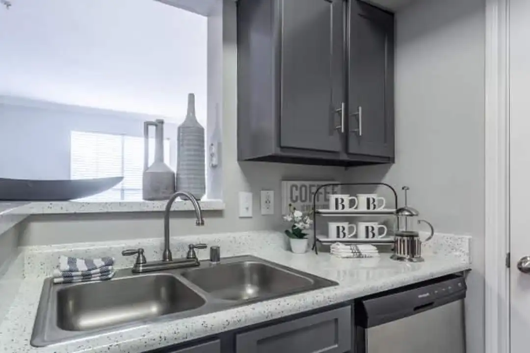 9782 Windwater Dr – pohled 5