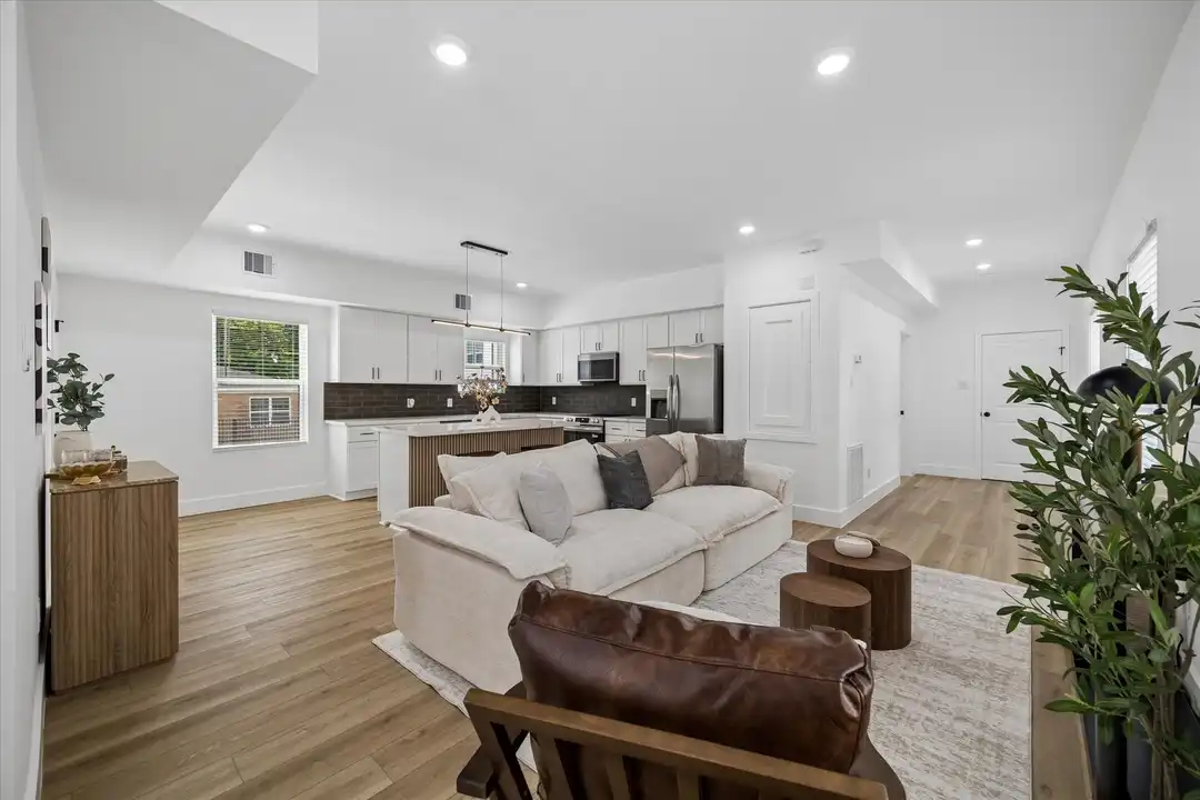 801 E 32nd 1/2 St unit A - View 6