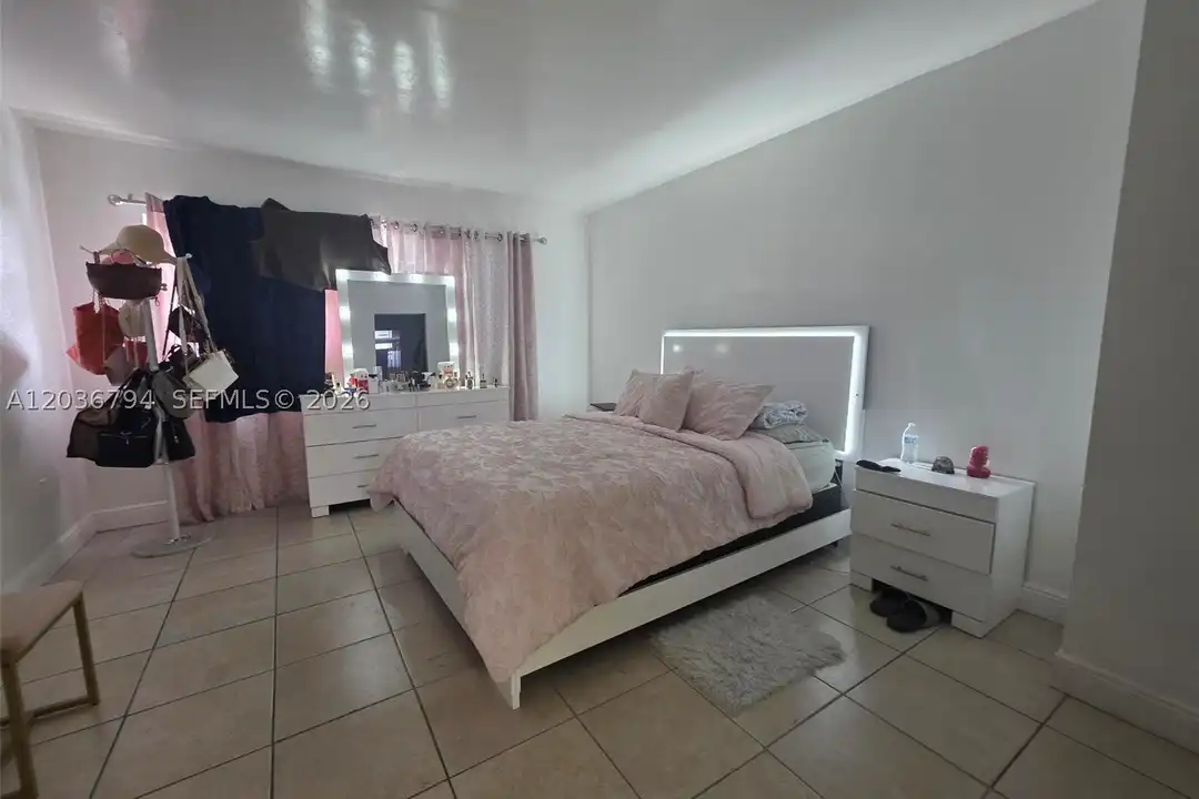 Apartment in Miami - View 4