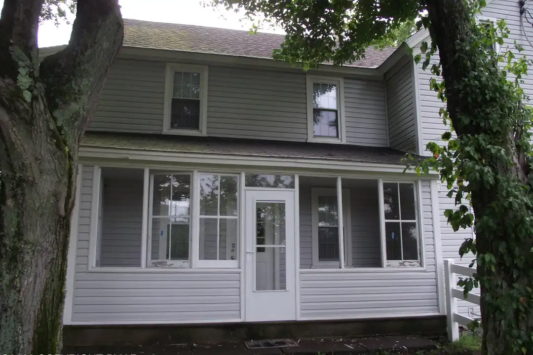 567 Greenview Dr #B – photo 1 of 16