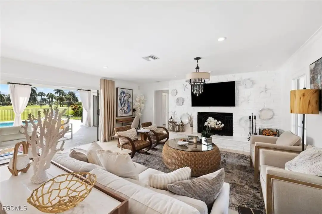 2728 Crayton Rd - View 4