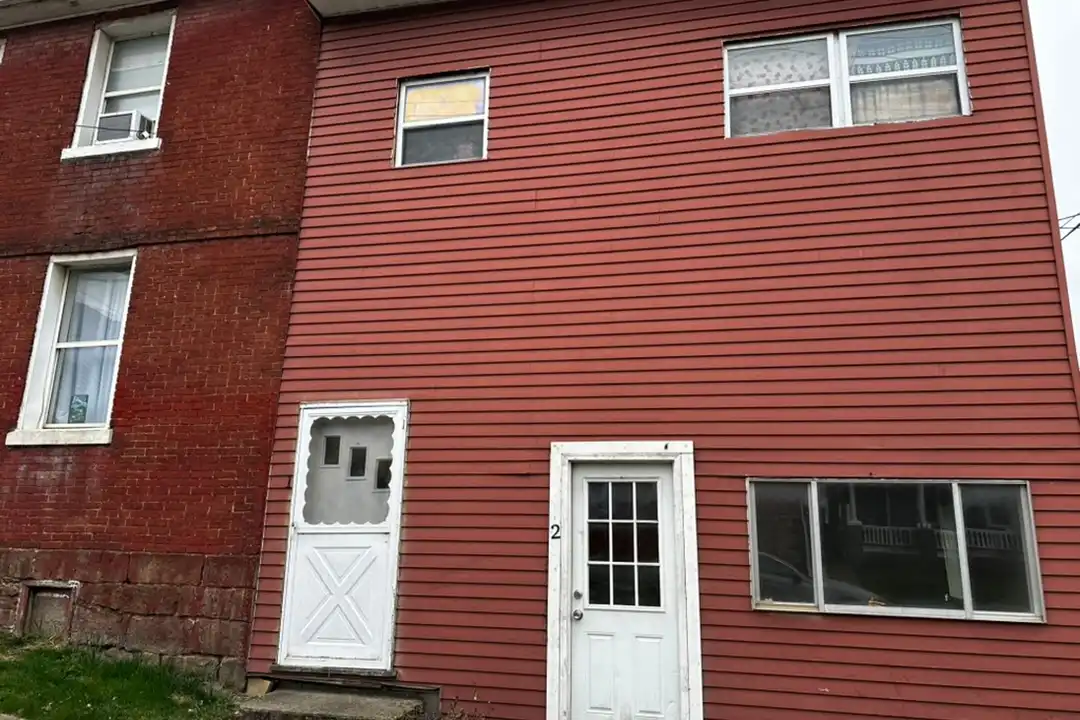 138 Main St unit Unit 1 – photo 1 of 15