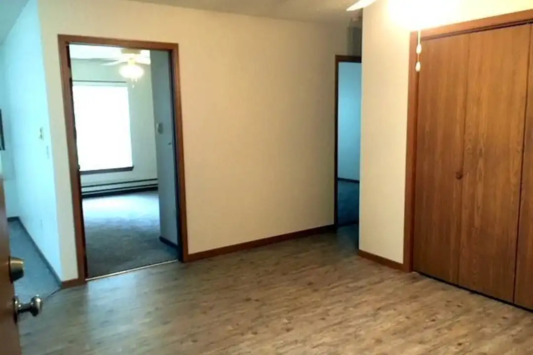 745 Streeter Dr - View 6