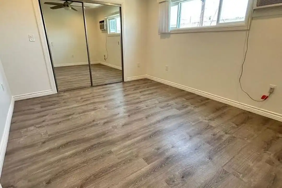 Apartment in Los Angeles, Hewitt, North Hollywood Northeast Neighborhood Council District - More