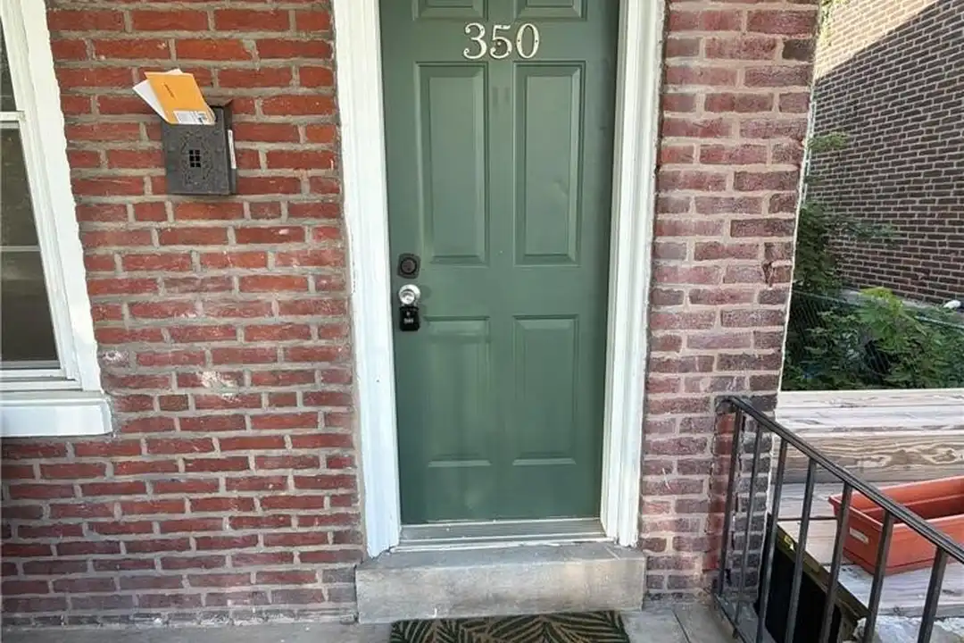 350 Dupont St – photo 1