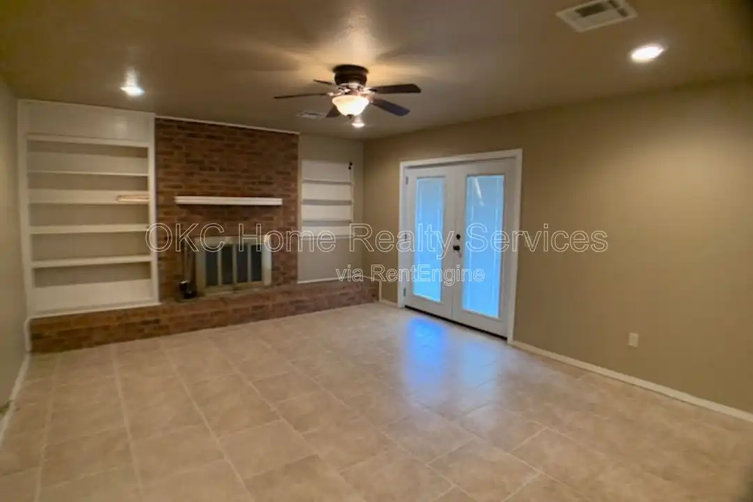 5809 NW 62nd St - View 3