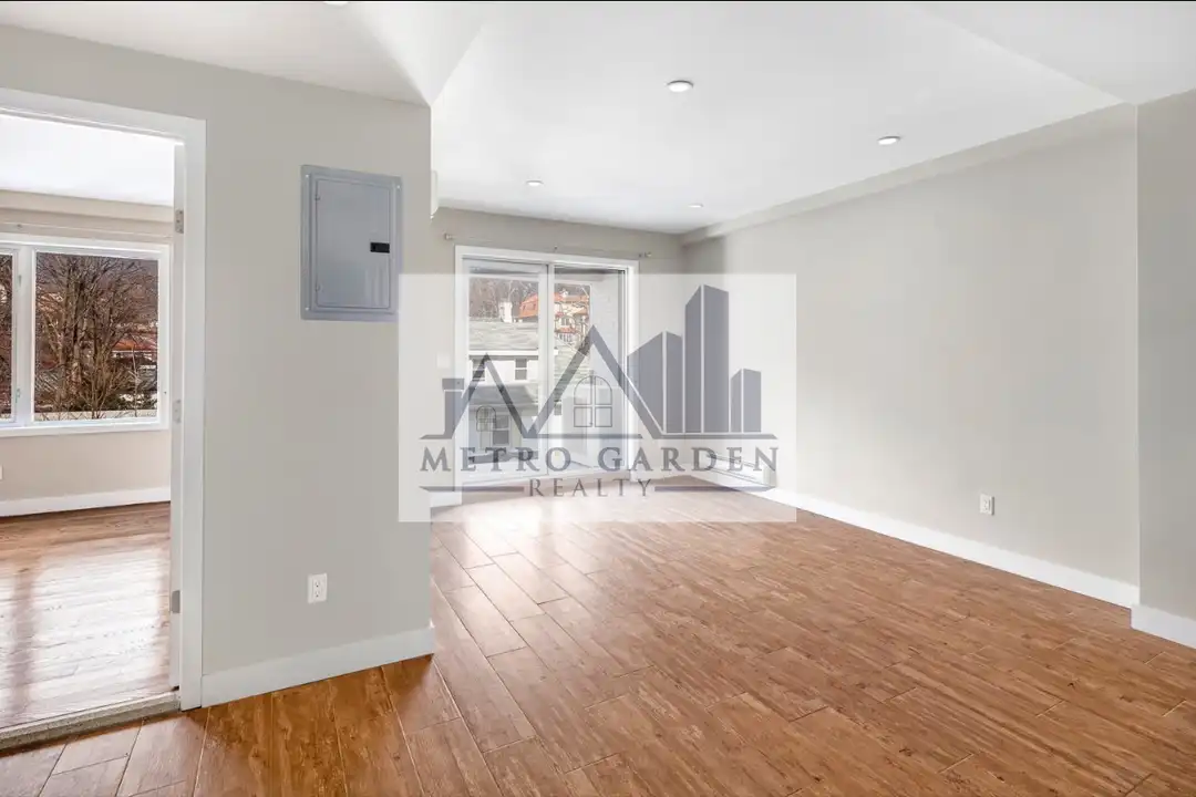 Apartment in Hollis - View 3