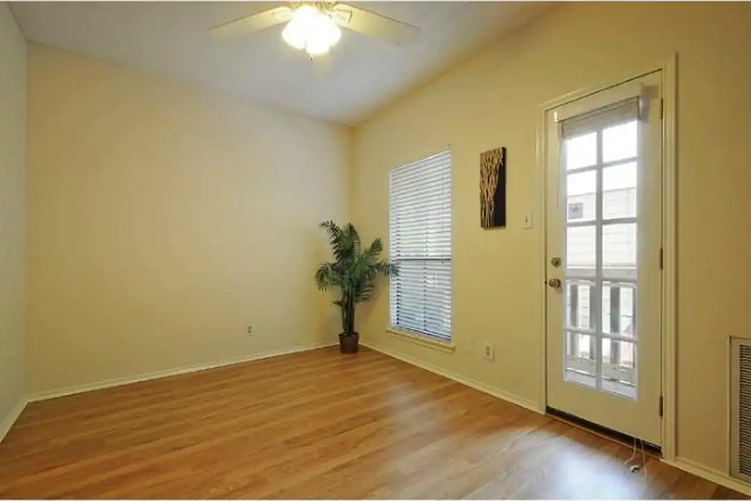 4401 Speedway unit 302 - View 3