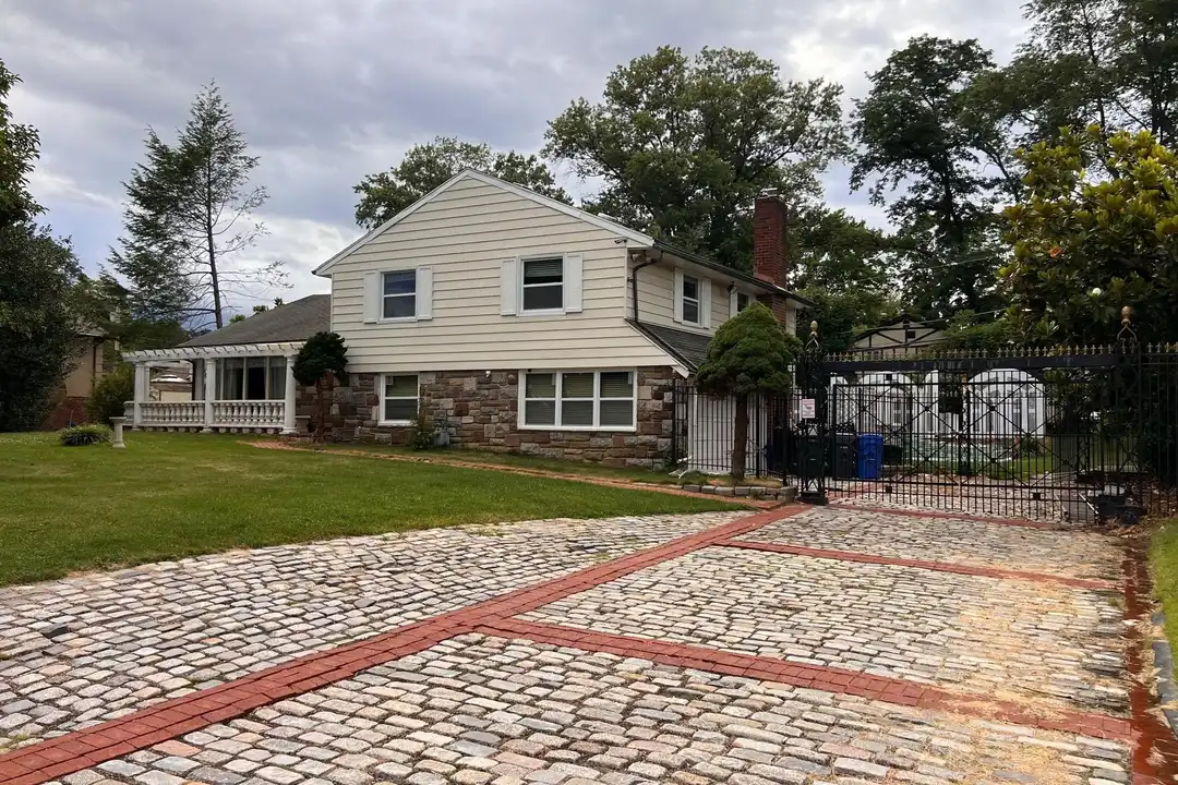 1868 Pine Rd – photo 1 of 38