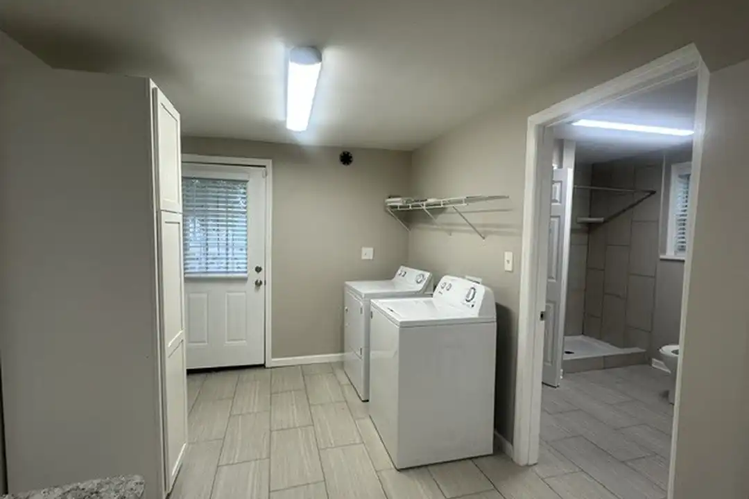 8032 Lexington Dr – pohled 5