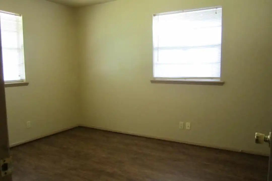 8313 NW 37th St - More