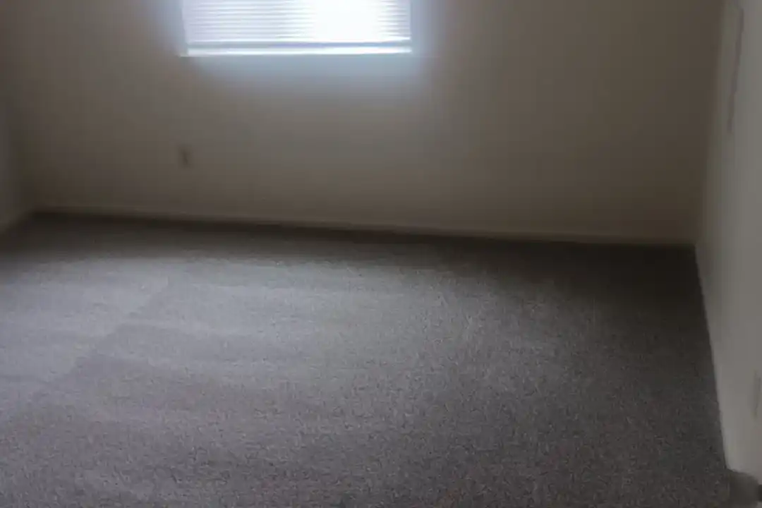 Oak Park Apartments – photo 1 of 11