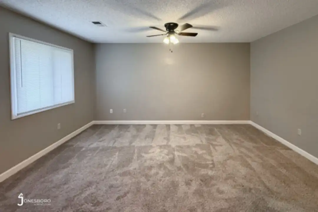 910 Markle St - View 2