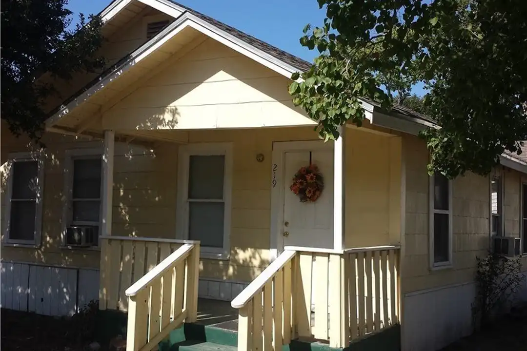 219 Tutt Ave – photo 1 of 15