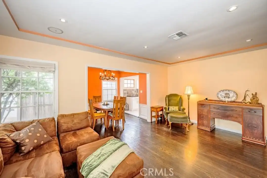 Apartment in Los Angeles - View 4