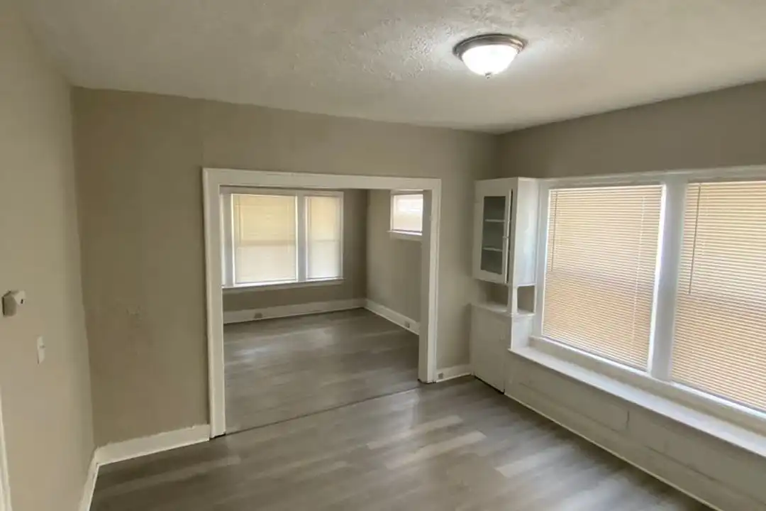 3259 E 123rd St unit 3261 - UP Unit – photo 1