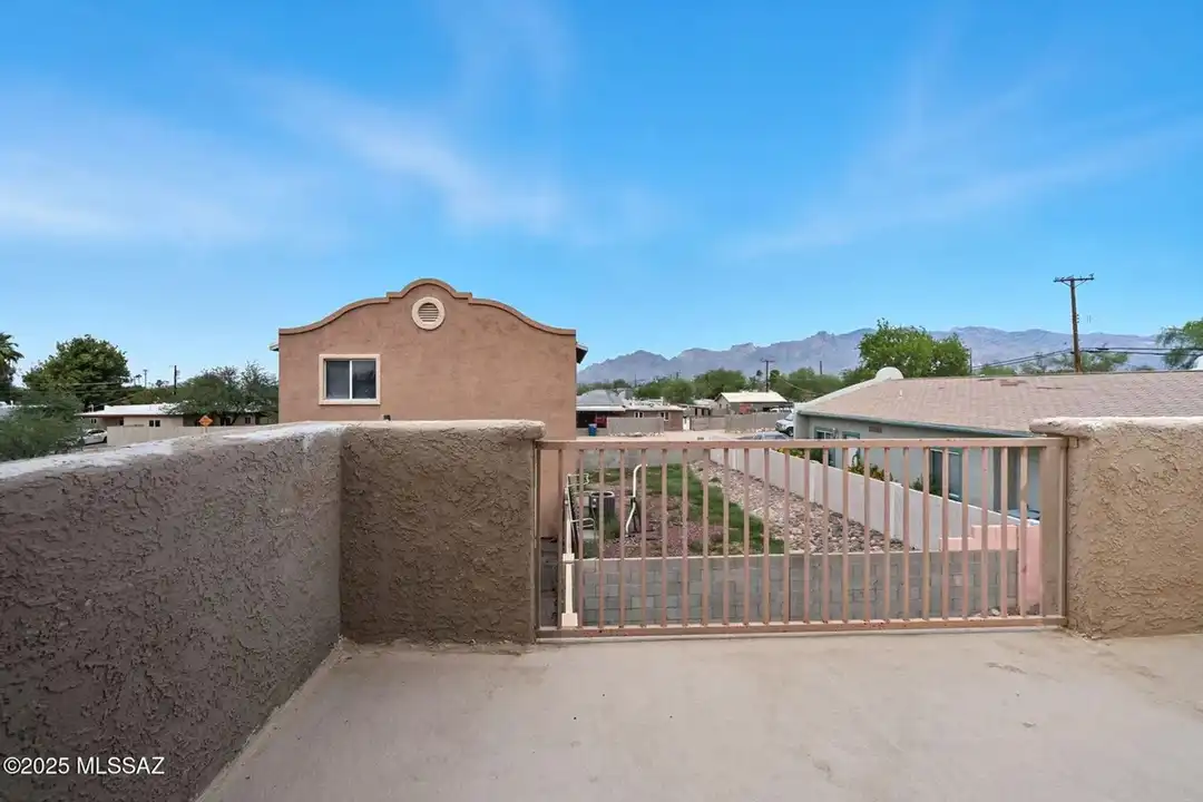 2862 N Tyndall Ave unit 2 - View 6