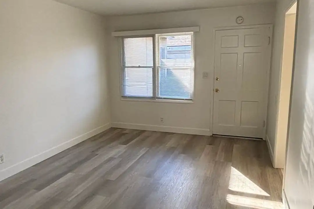 915 Freeman Ave unit Unit 2 - View 3