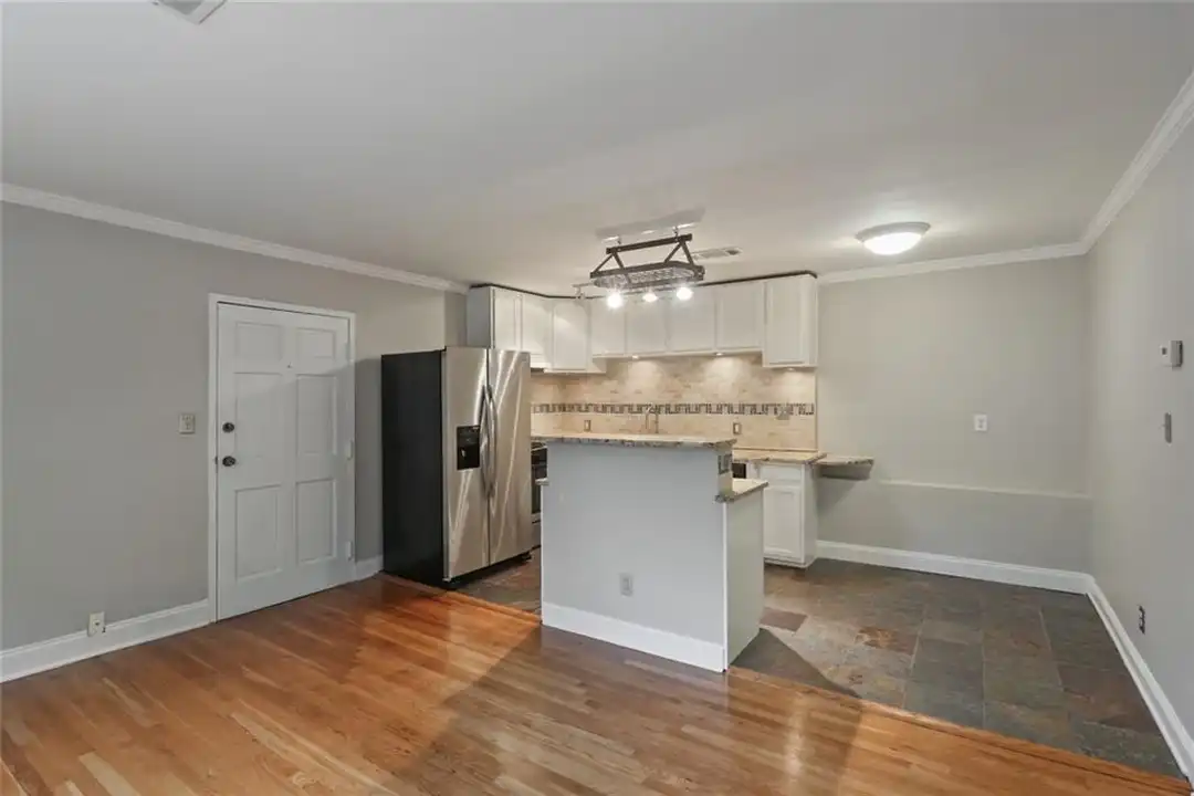 880 Glendale Terrace NE unit 5 - View 5