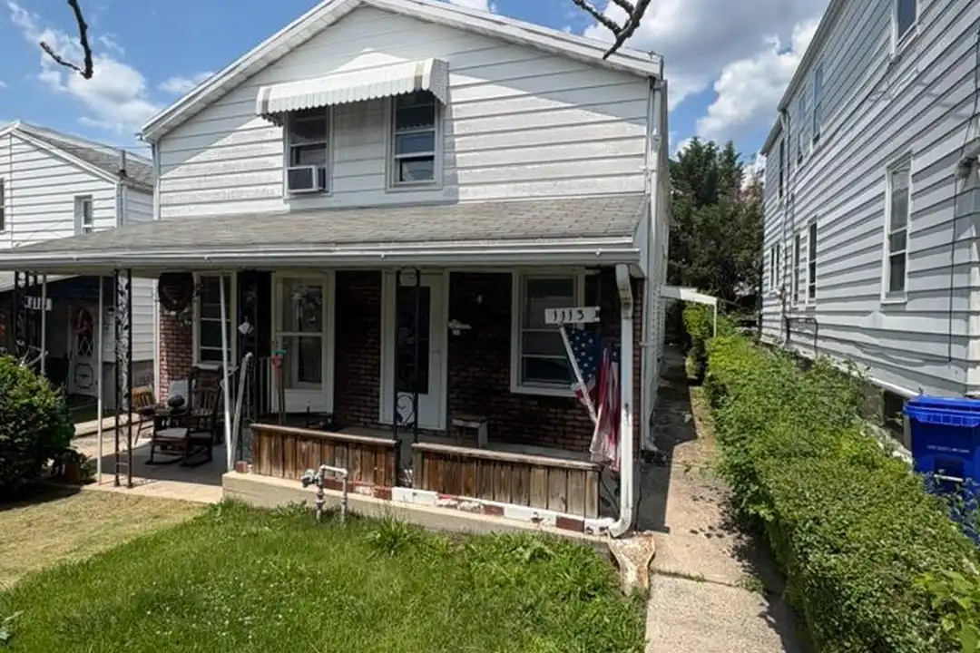 1113 Elm St – photo 1