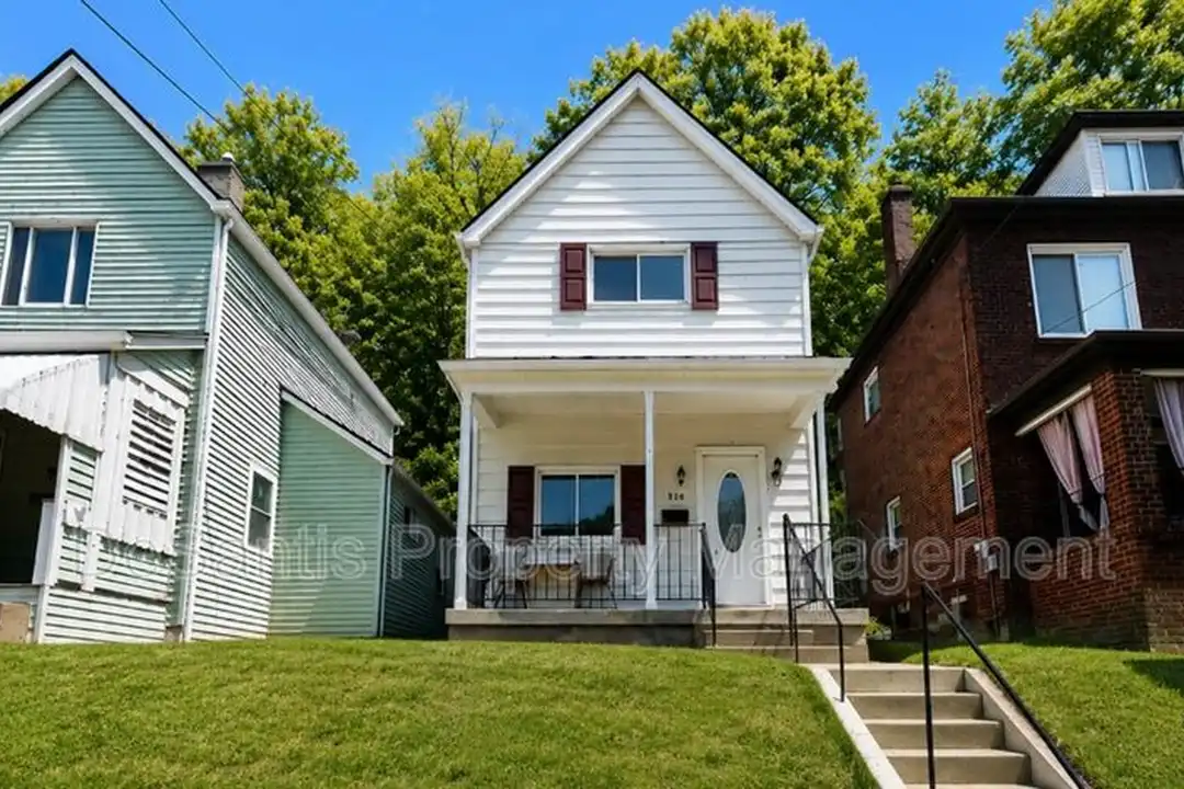520 Glenn St – photo 1 of 17