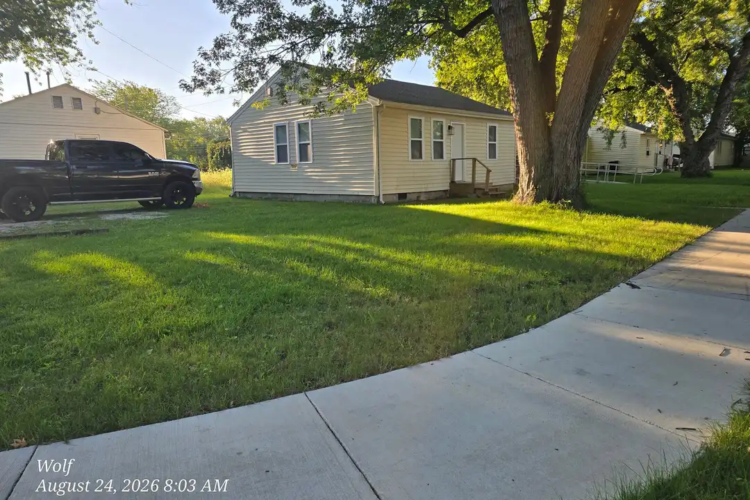 2028 W Forest Dr – photo 1 of 8