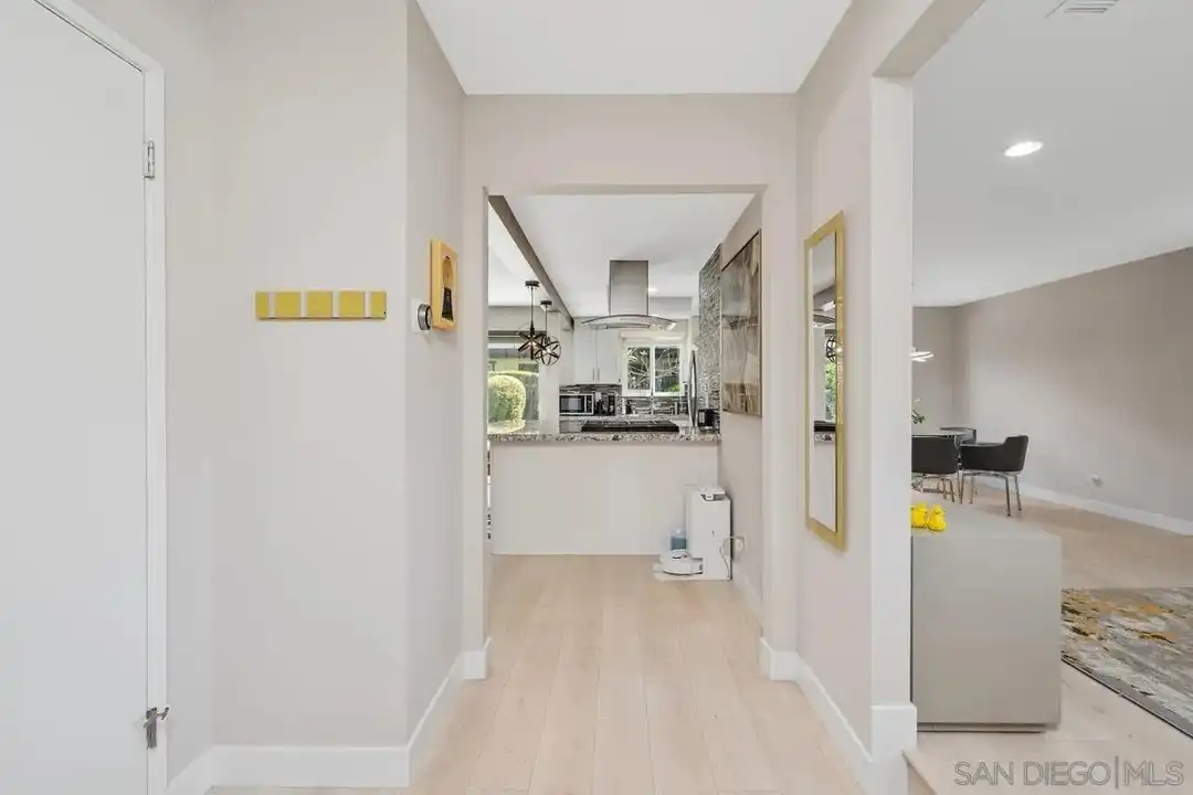 Apartment in Monrovia - View 5