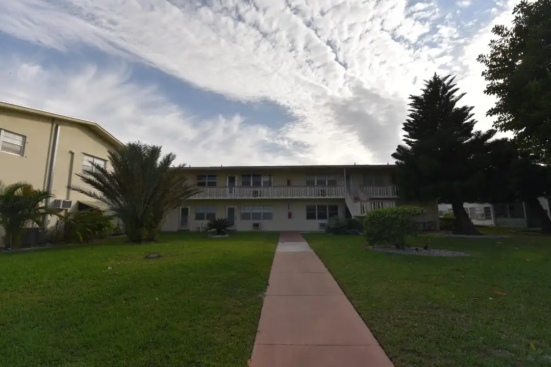112 Salisbury E – photo 1