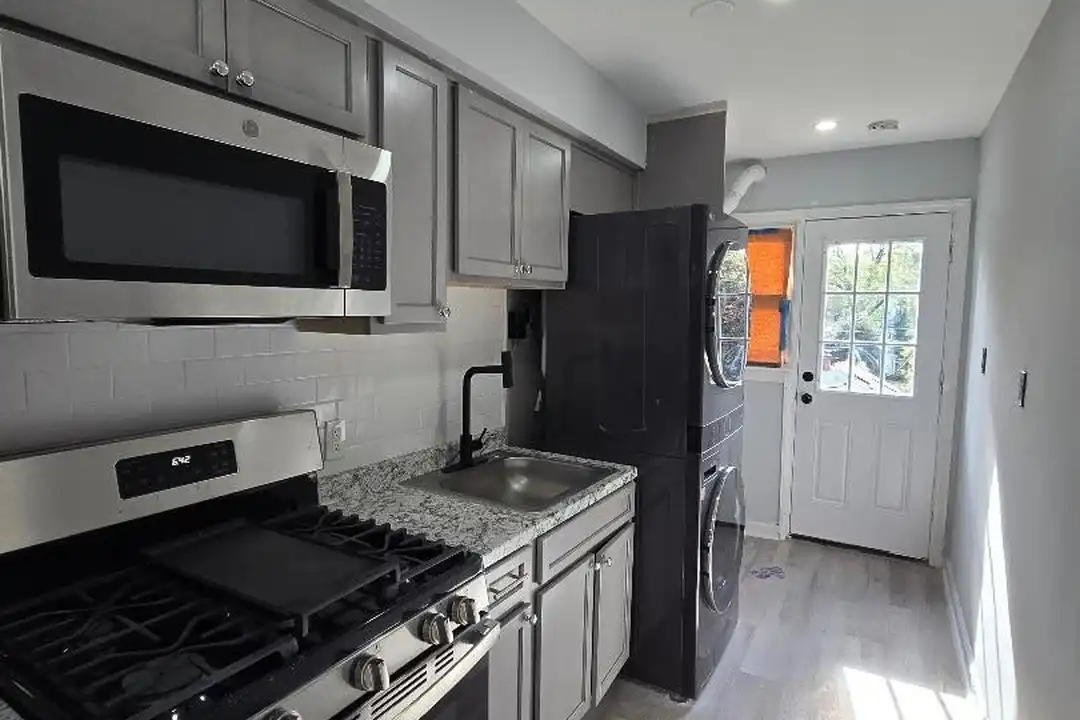 5433 C St SE #1 - View 4