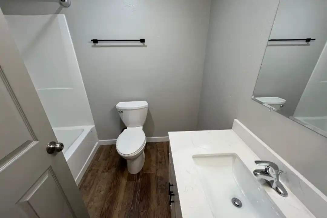 2400 20th Ave NW - More