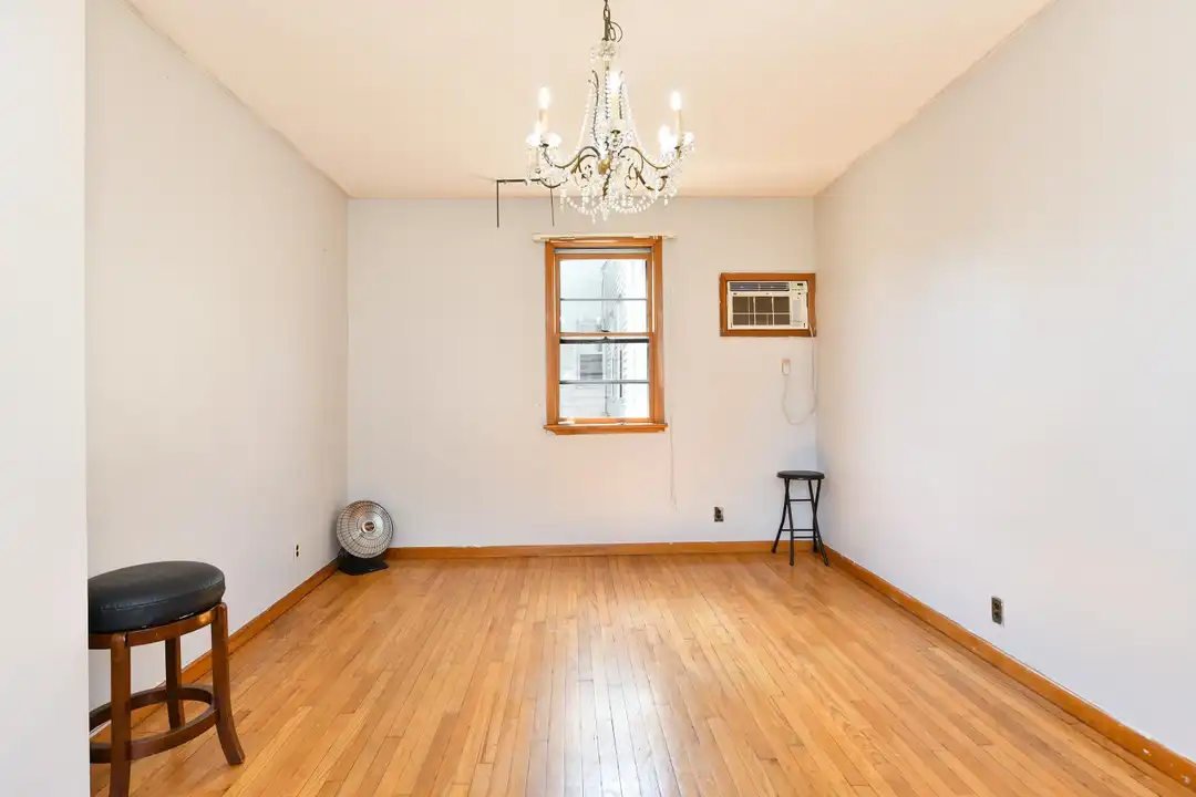 House in Secaucus - More