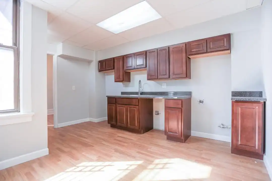 1582 N Clybourn Ave - More