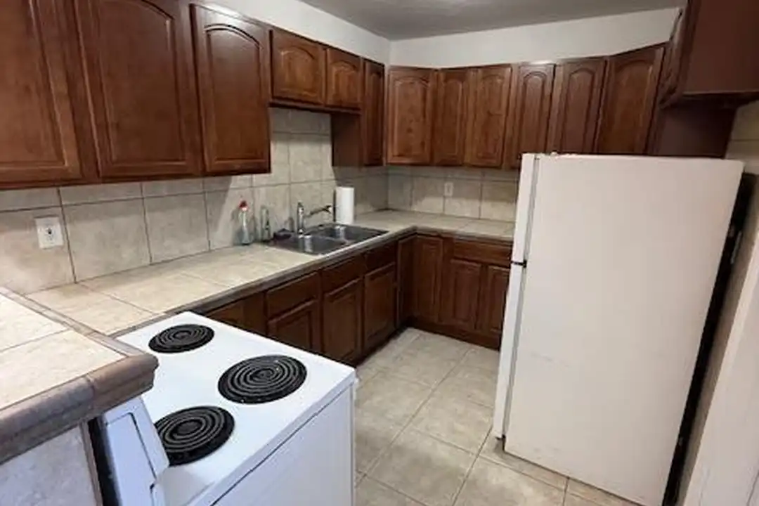 1020 N 18th Ct - View 4