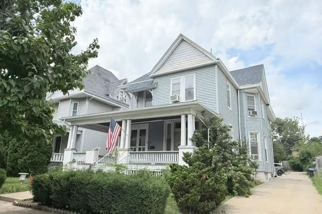 316 E Locust St unit Unit 4 – photo 1