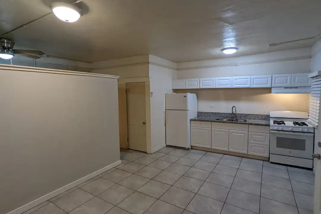 560 S Madison Ave unit 04 – photo 1 of 9