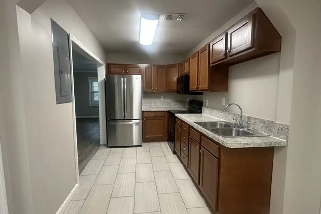 8032 Lexington Dr – pohled 4