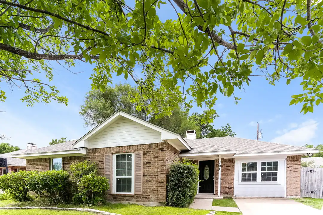 704 Brookhaven Dr - View 3