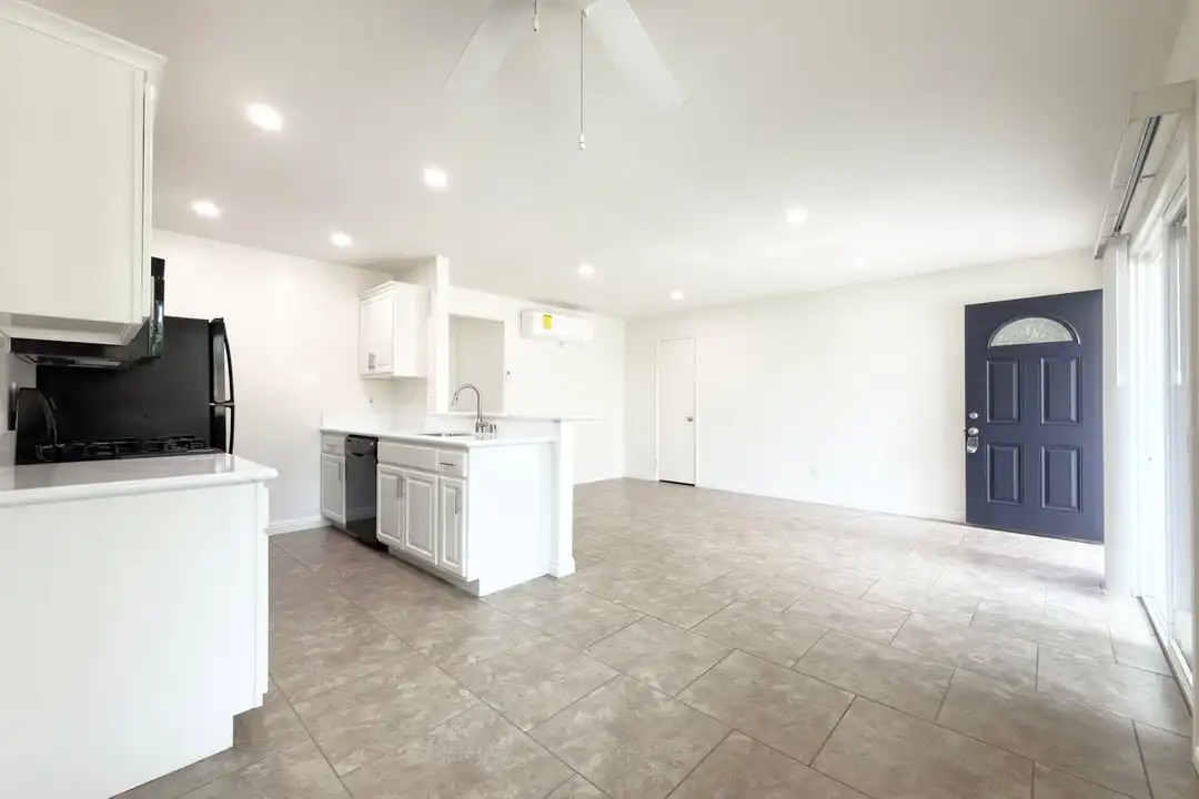 1435 N Vulcan Ave unit 9 - More