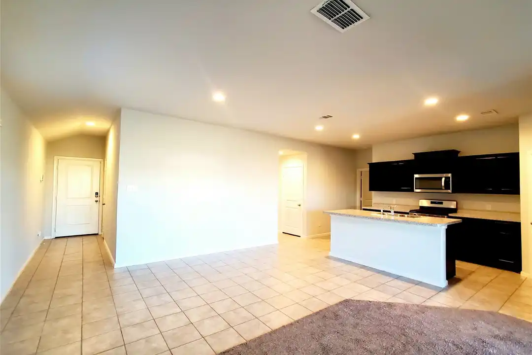House in Justin - View 2