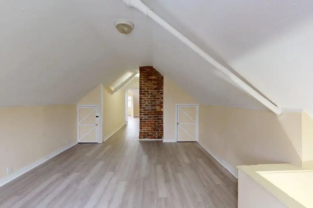 2681 E 126th St unit Unit 3 – další