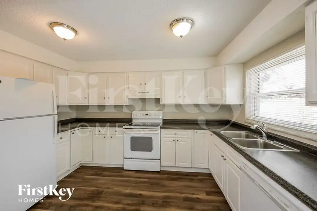 110 Dartmouth Dr NW - More