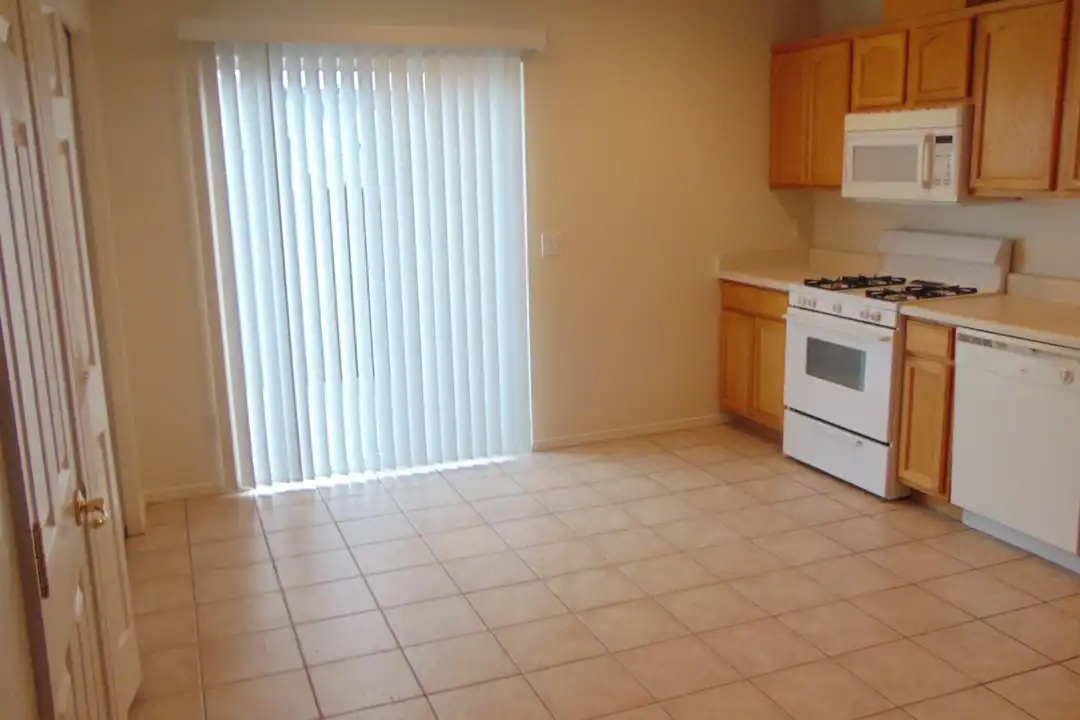 2809 N Superstition Ln unit D - View 4