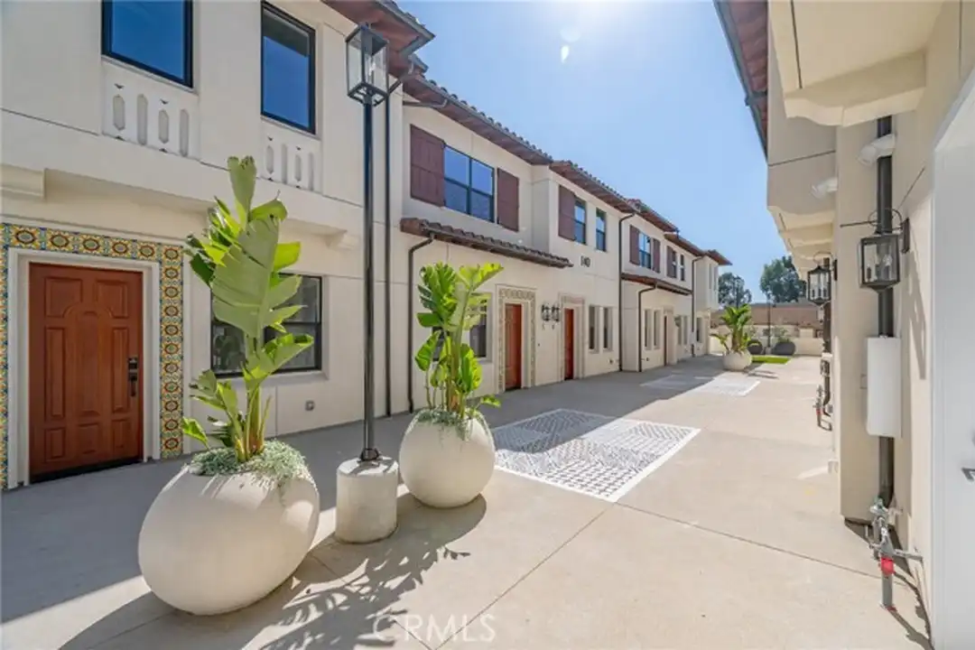 180 New Ave unit 5 - View 3