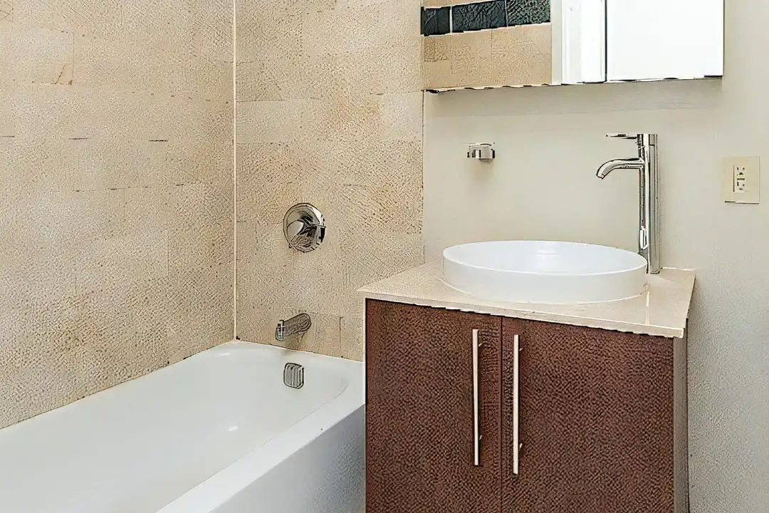 100 John St unit 1417 – další