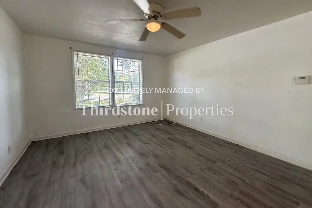 5638 Vernon Rd – pohled 6