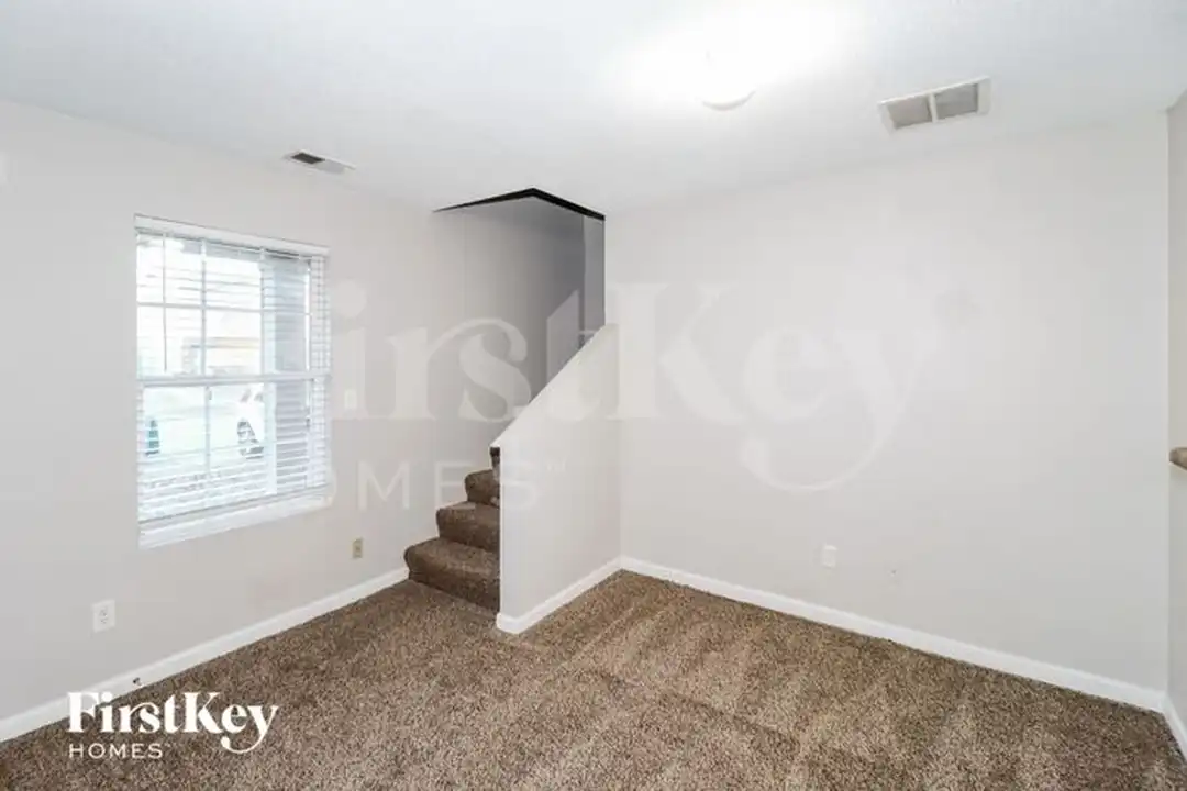 10225 Cottage Farms Dr – pohled 6